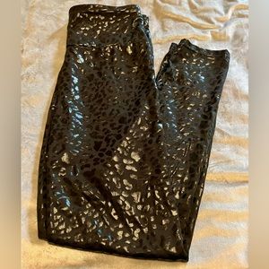 Mono b black shiny leopard leggings